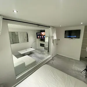 lovely-1-bedroom-flat-in-greater-london.cambridgehotelsuk.com/