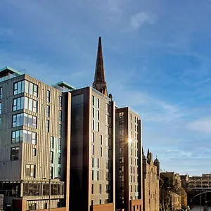 Apartment Chic And At The Point In, Aberdeen